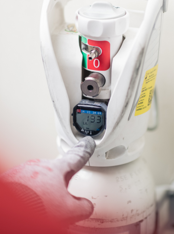 Technician replacing a cylinder 2