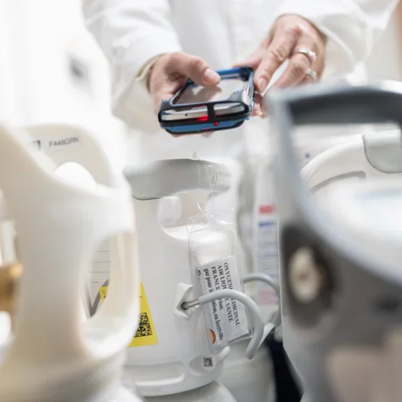 Nurse scanning cylinders 2