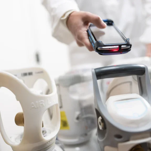 Nurse scanning cylinders 1