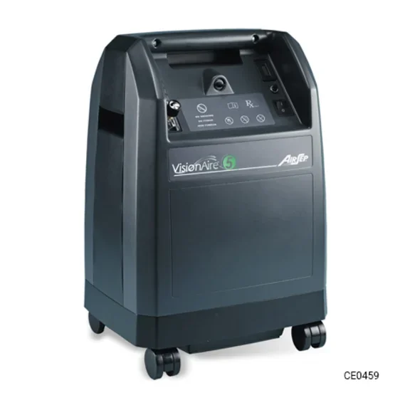 Een donkergrijze of zwarte draagbare zuurstofconcentrator met wielen, met een flowmeter, bedieningspaneel en de merknaam "VisionAire 5" zichtbaar op de voorkant.